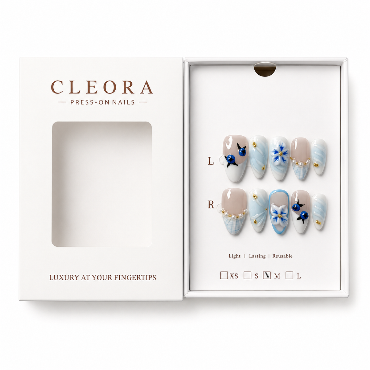 CLEORA Blueberry Azure Press-on Nails mit geöffneter Verpackung