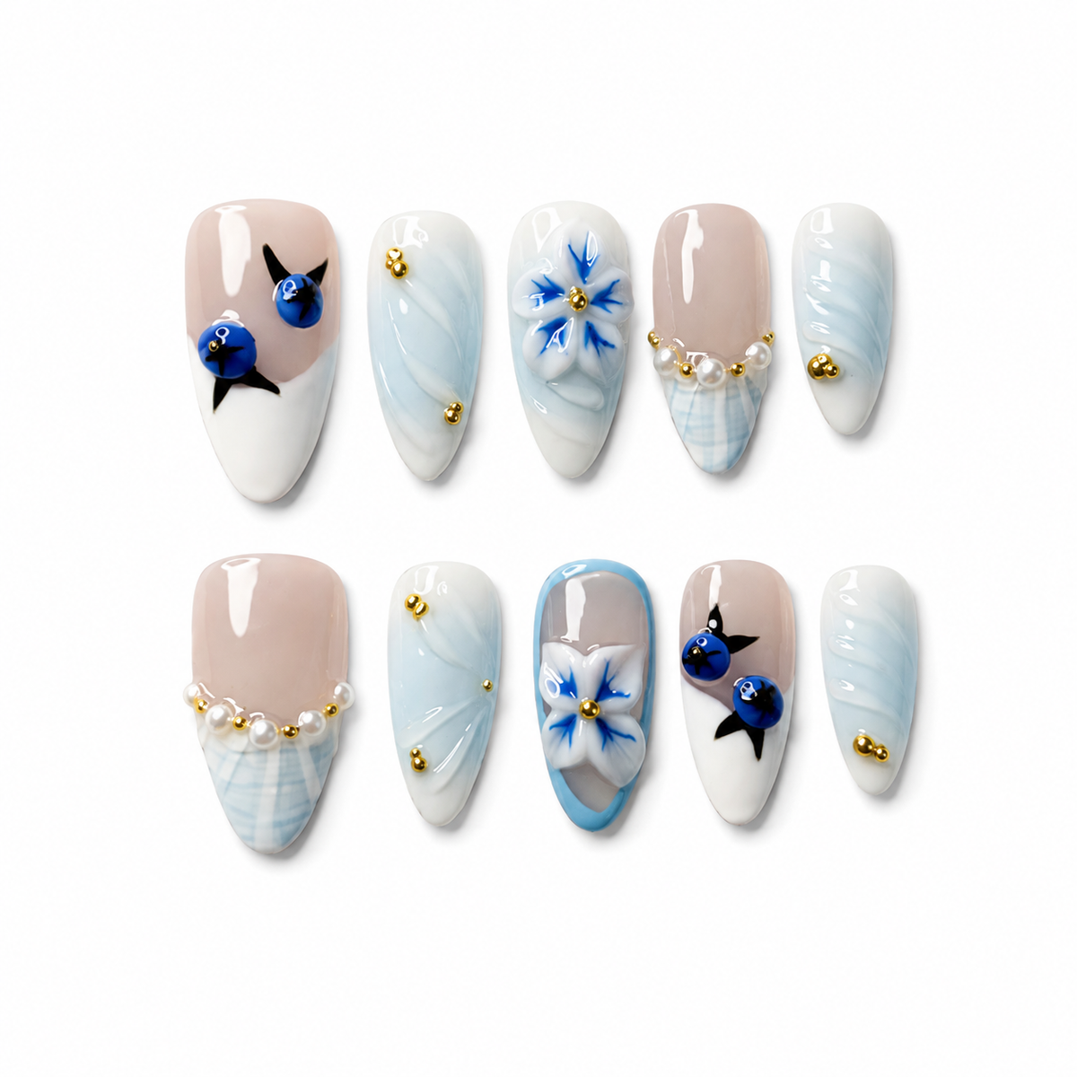 Detailansicht der CLEORA Blueberry Azure Press-on Nails