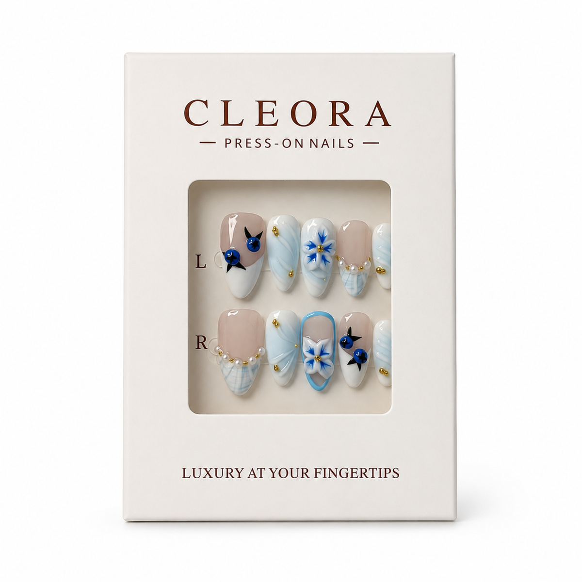 CLEORA Blueberry Azure Press-on Nails in Produktverpackung